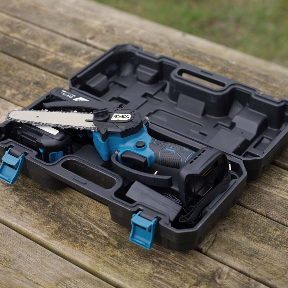 Mini Kettingzaag NG2 van Nedaboogarden® – Krachtig, Compact en Perfect voor de Doe-Het-Zelf Tuinier